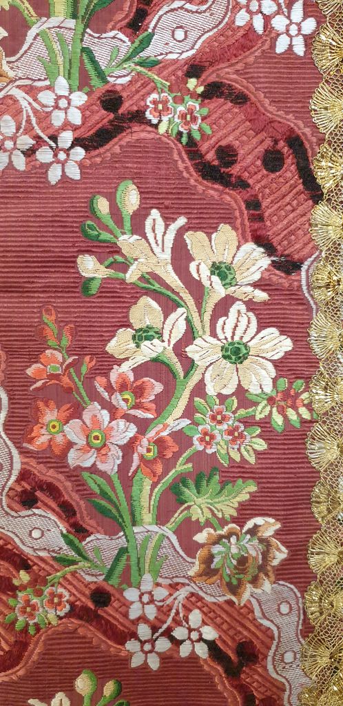 ornement liturgique rose