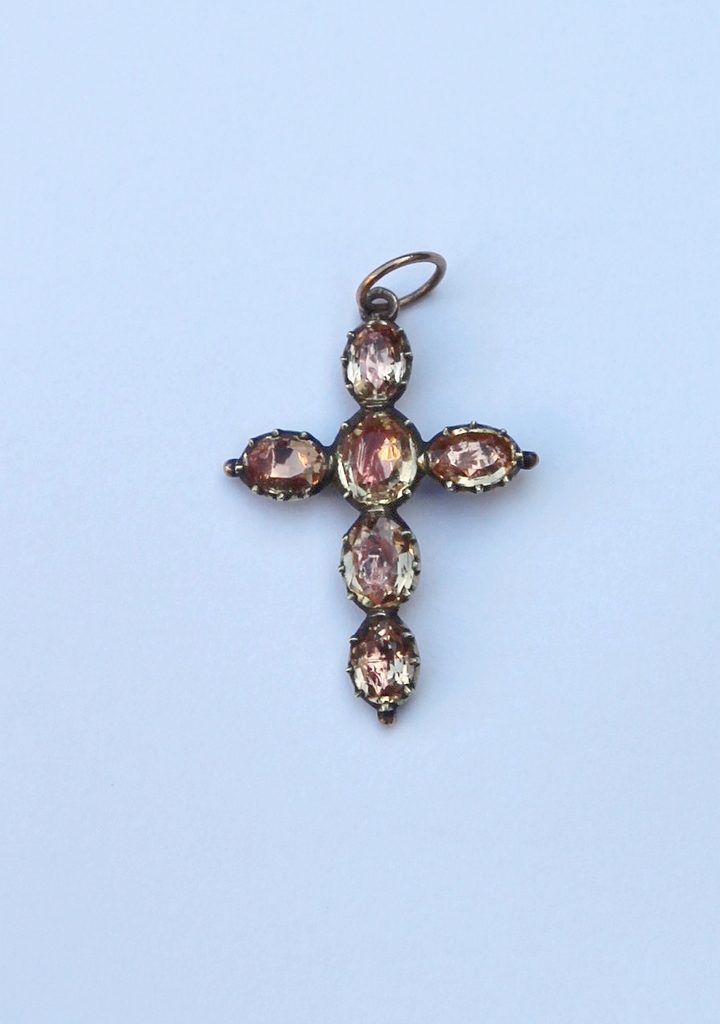 Pendentif en forme de croix avec topazes du Brésil