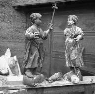 deux statues d'anges en pendant