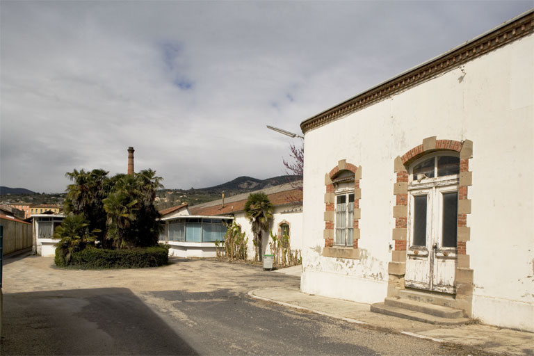 usine textile (usine de drap) dite de l'étendage, puis Teisserenc-Visseq, puis Teisserenc-Harlachol, puis usine de construction mécanique dite usine Fraisse, actuellement ateliers municipaux