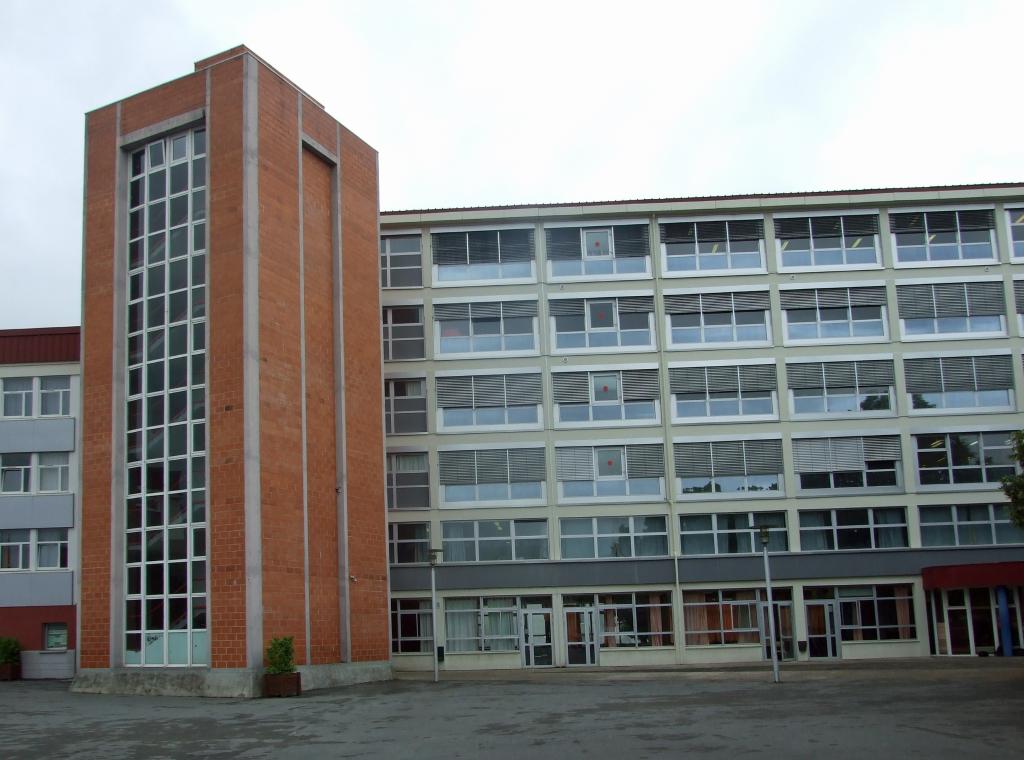 ancienne usine actuellement lycée professionnel Jean-François Champollion