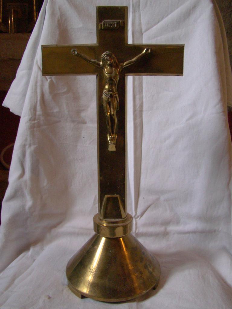 ensemble d'une garniture d'autel : croix d'autel et 6 chandeliers