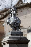 fontaine avec buste de Marianne
