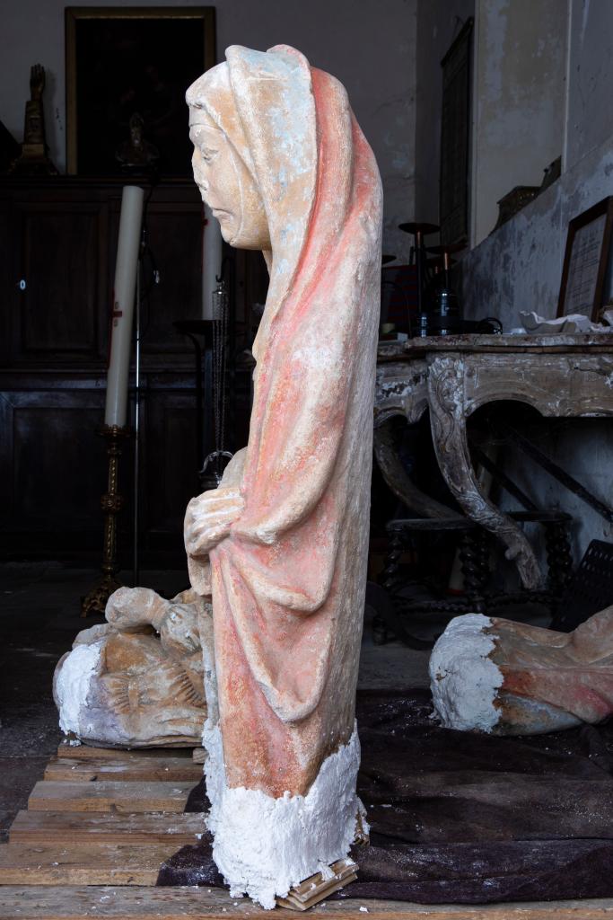 groupe sculpté de la Mise au tombeau