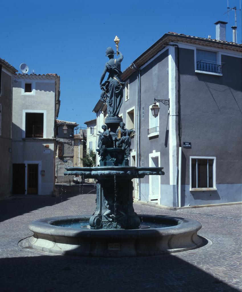 monument (monument commémoratif), fontaine monumentale, de la république