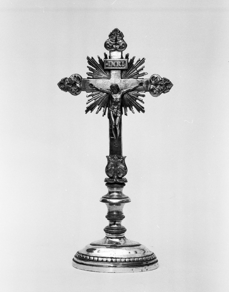 croix d'autel : Christ en croix (1)
