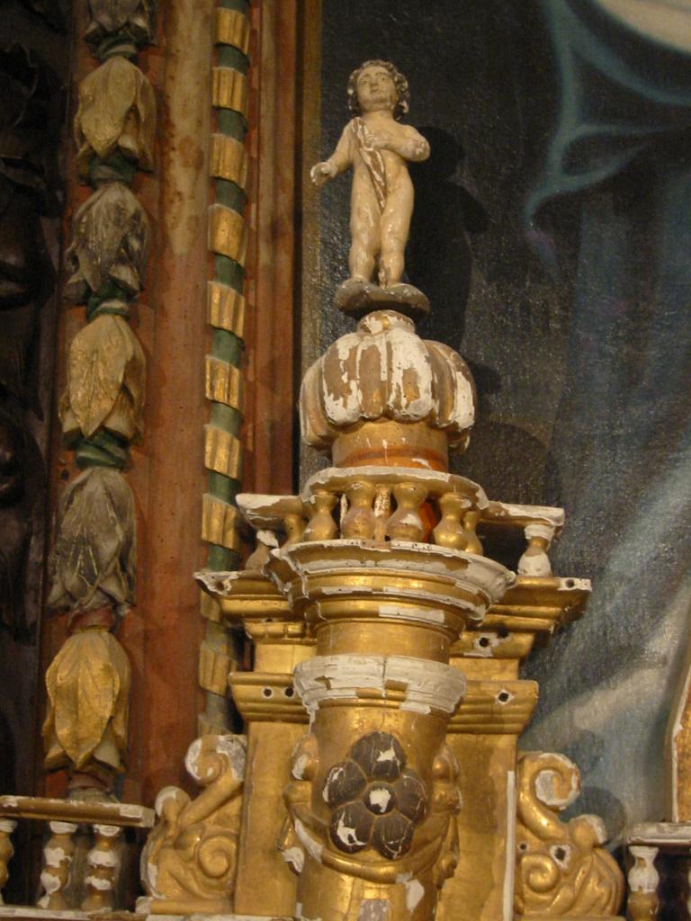 ensemble du retable du maître-autel : autel tombeau, retable architecturé, tableau : Crucifixion, statuettes (2) : Saint Roch et Saint Nicolas