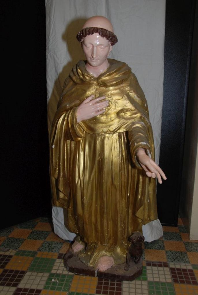 statue: saint Dominique ?