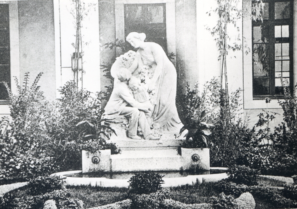 monument (monument commémoratif), fontaine monumentale, de l'amicale des anciens élèves