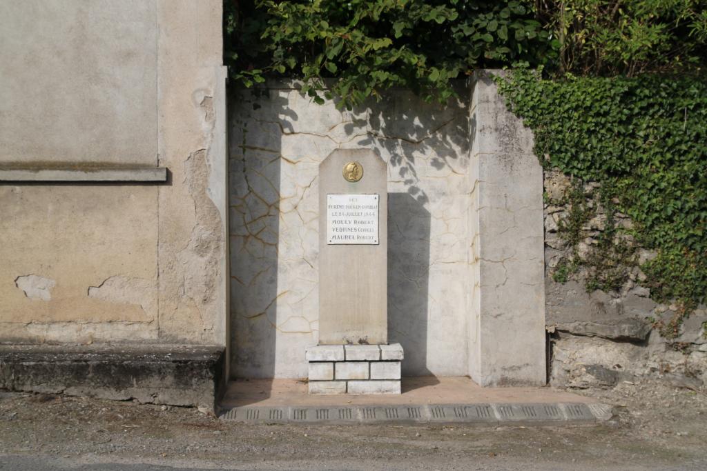 stèle à la mémoire des 3 de Fondiès