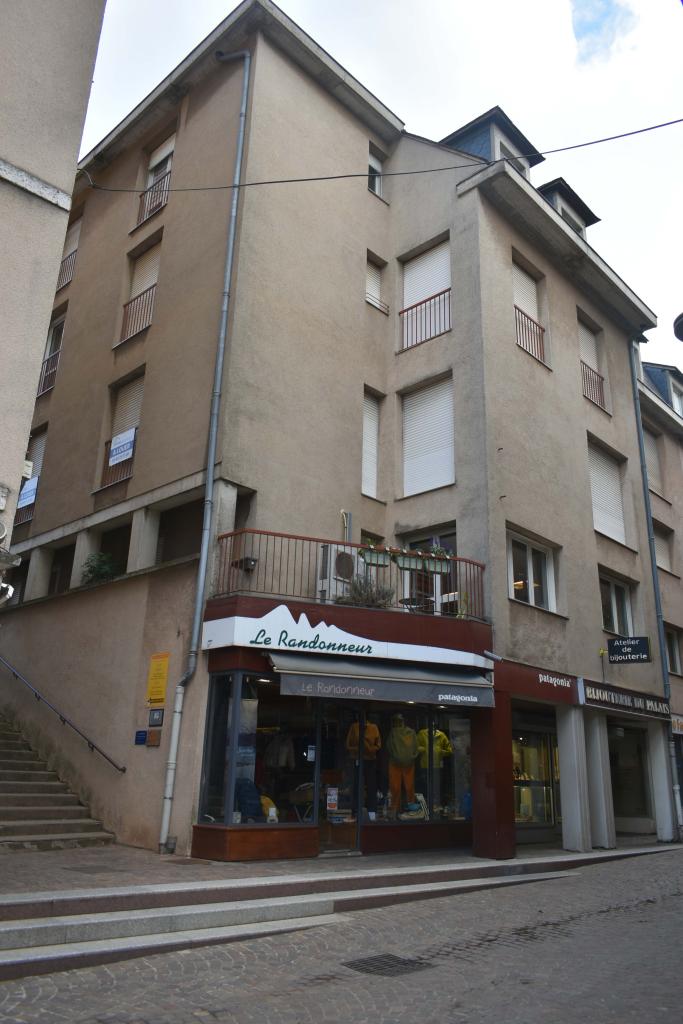 Immeuble à boutique