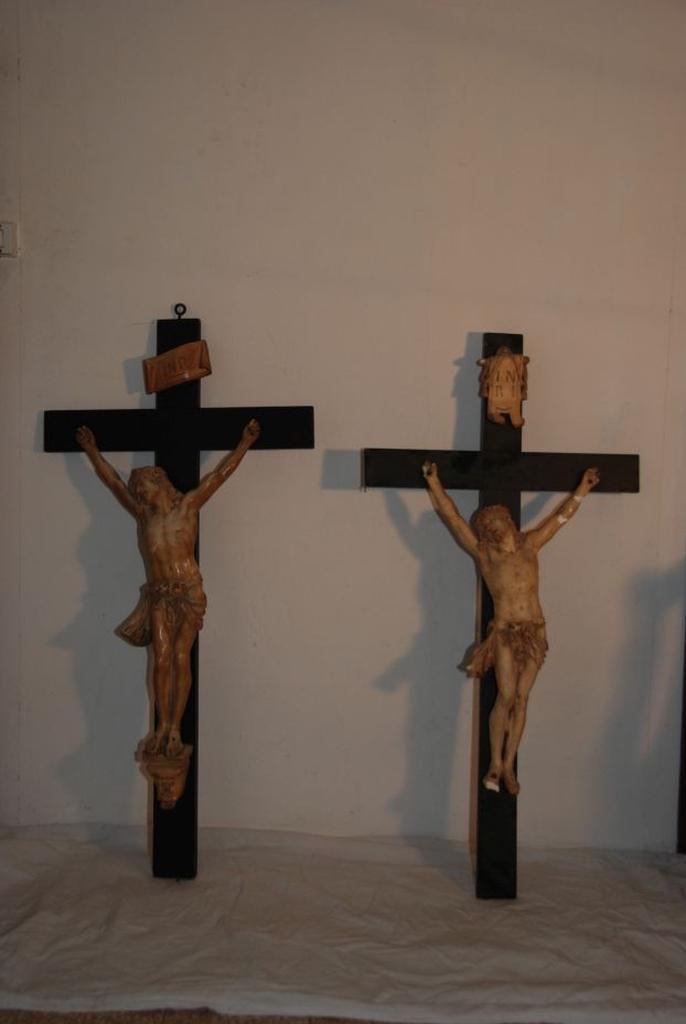 Christ en croix (2)