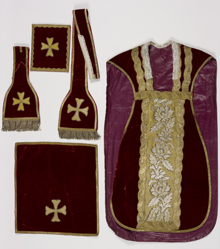 ornement liturgique catholique rouge (n° 10)