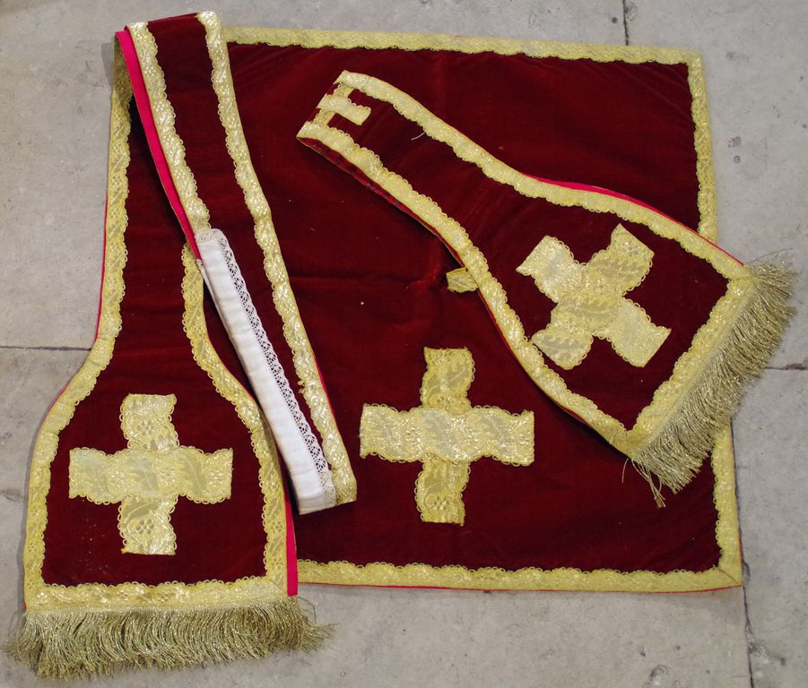 sommaire des textiles de l'église de La Calmette