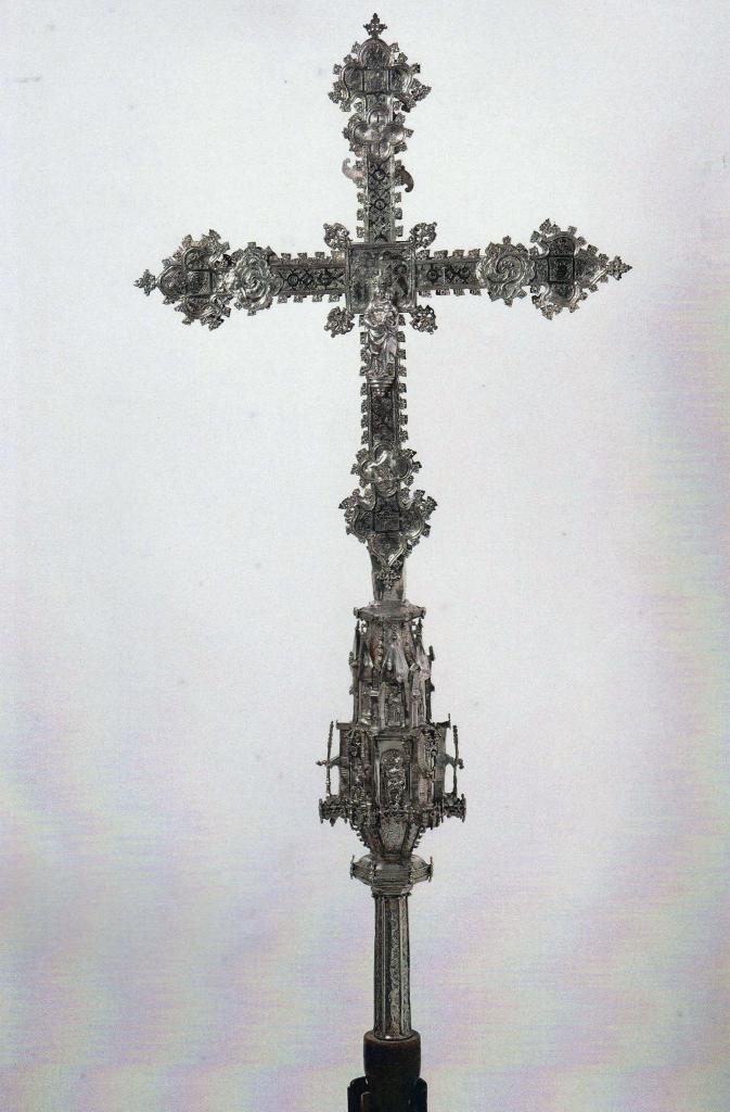 Croix de procession aux poinçons de Gérone