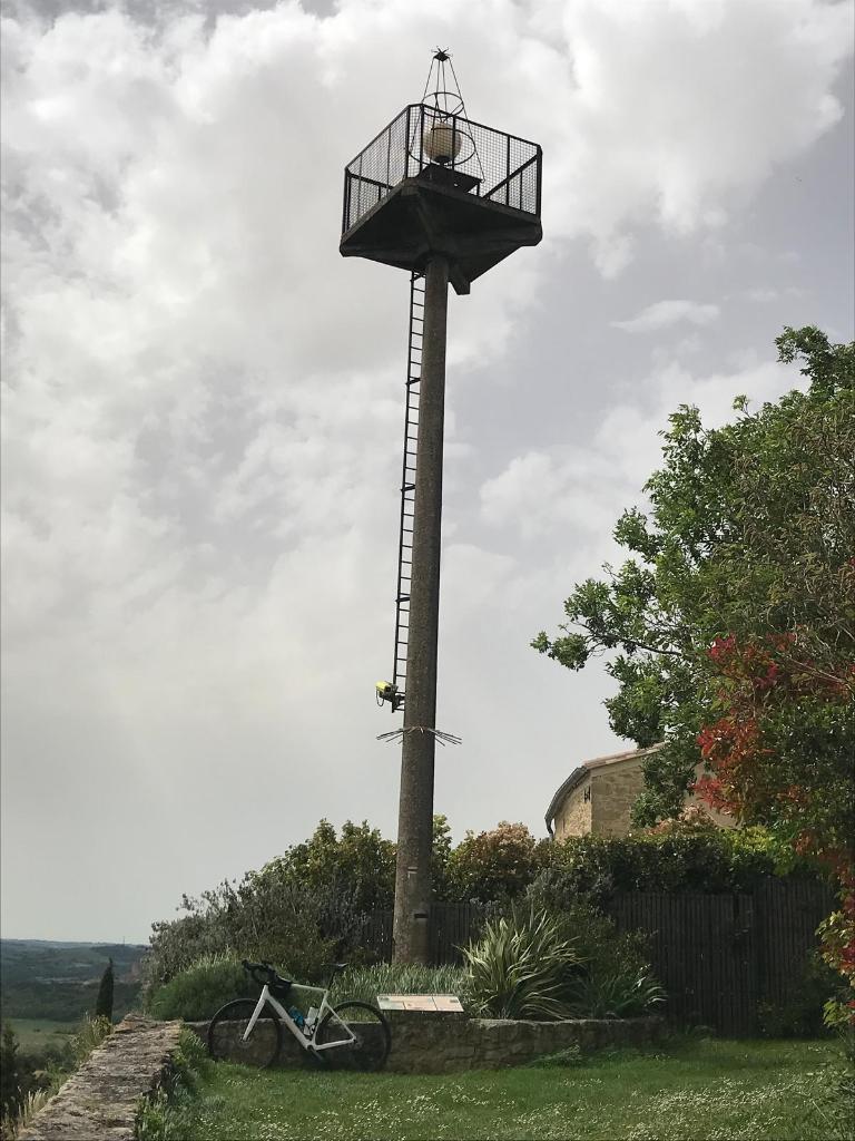 phare aéronautique de Montferrand