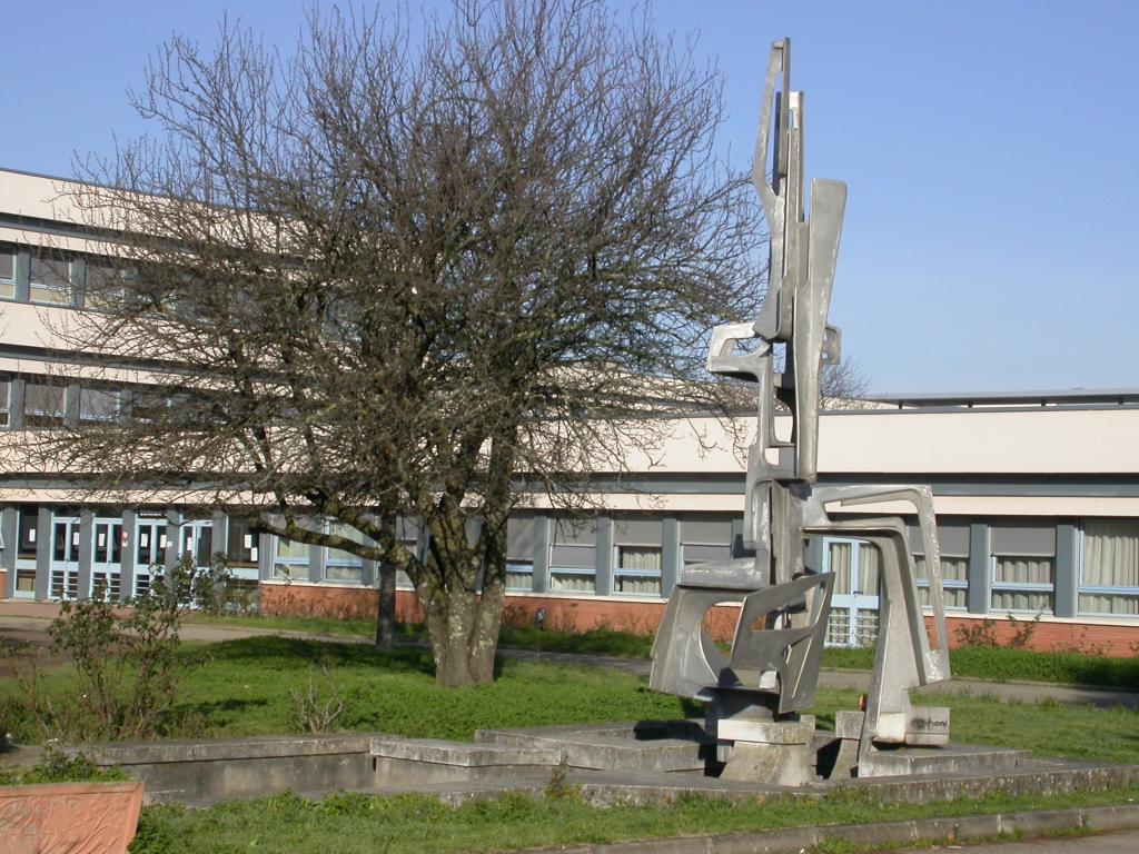 sculpture en ronde-bosse : sans titre