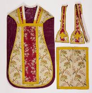 chasuble blanche avec une étole, un manipule et un voile de calice (n° 39)