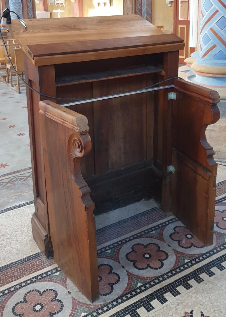 banc d'oeuvre, deux sièges de célébrants et lambris de revêtement
