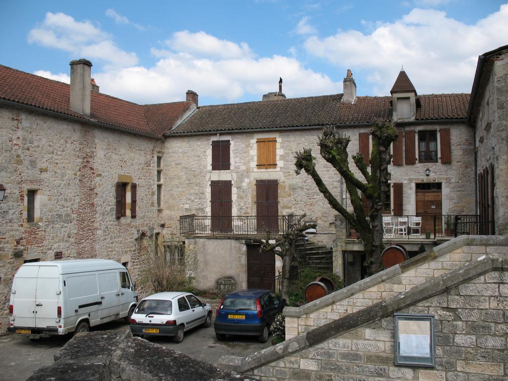 château des évêques de Cahors, actuellement en partie occupé par la mairie