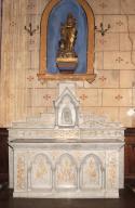 ensemble des 2 autels secondaires de saint Paul et de la Vierge, de style néo-gothique : autels tombeau, gradins d'autel et tabernacles architecturés
