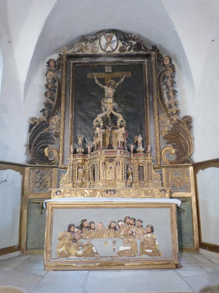 ensemble du maître-autel : autel, tabernacle à ailes et exposition, retable et tableau : Crucifixion