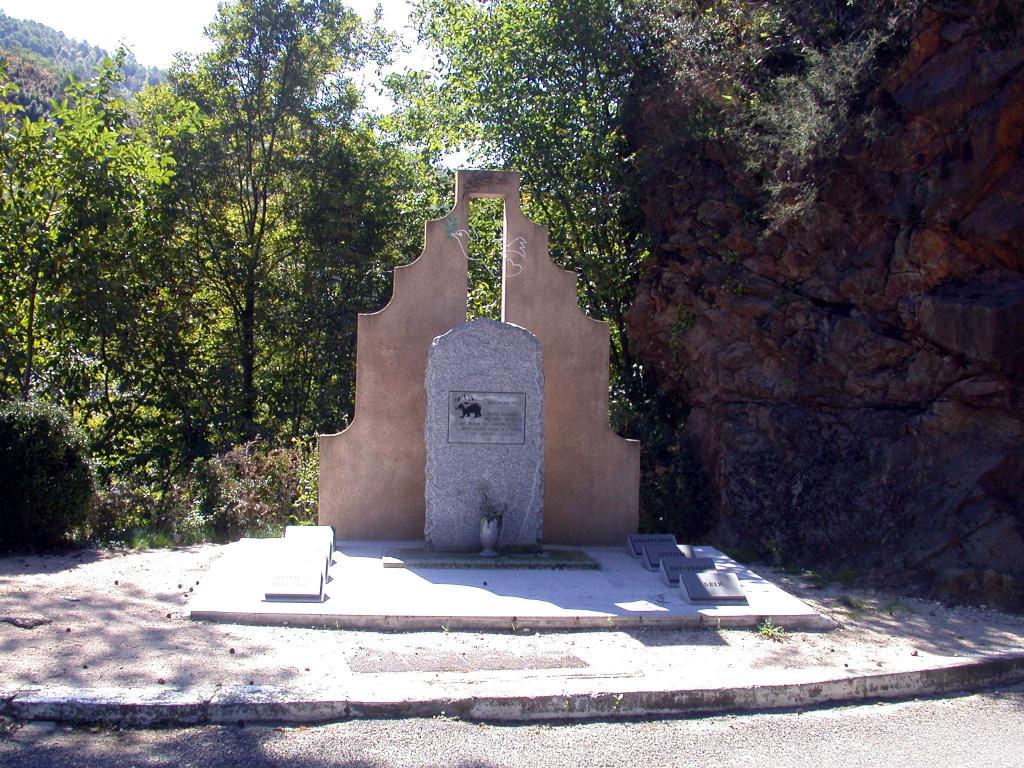 monument aux morts de la guerre de 1914-1918, de la guerre de 1939-1945 des TOE et AFN.