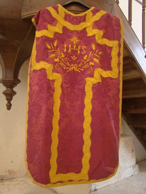ornement rouge : chasuble