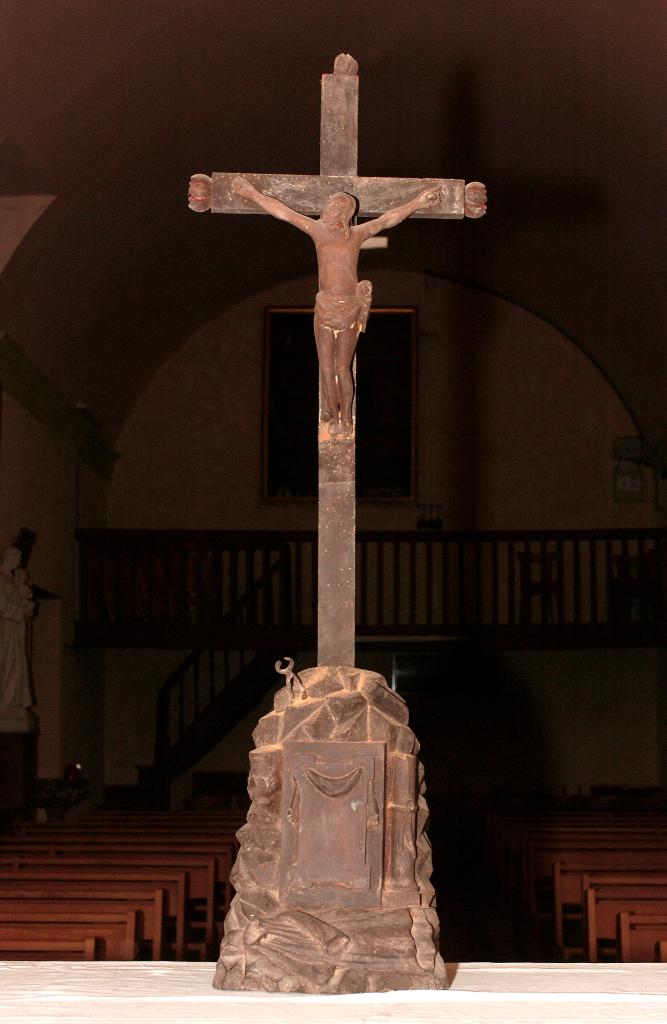 croix d'autel : Christ en croix