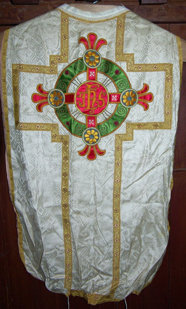 sommaire des textiles de l'église de Saint-Pons-la-Calm