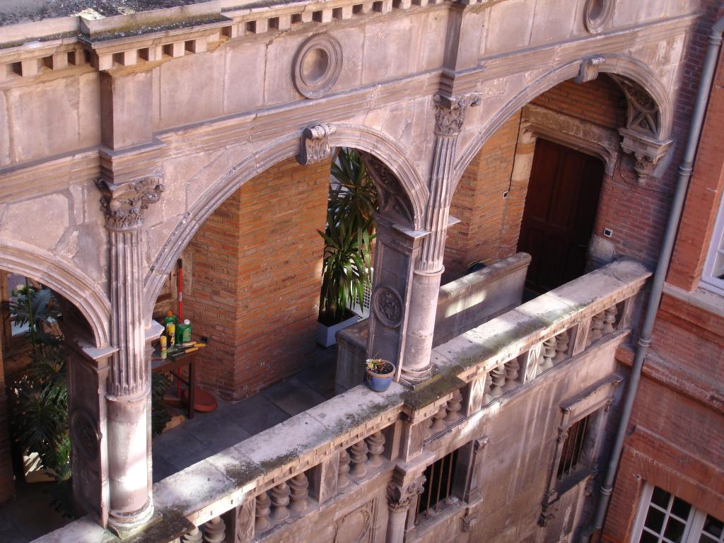 hôtel de Bernuy, puis collège universitaire, actuellement lycée Pierre de Fermat