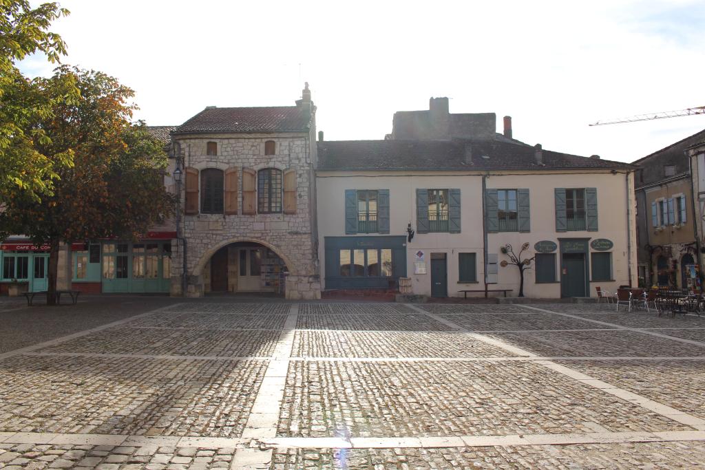 place des cornières (à couverts)