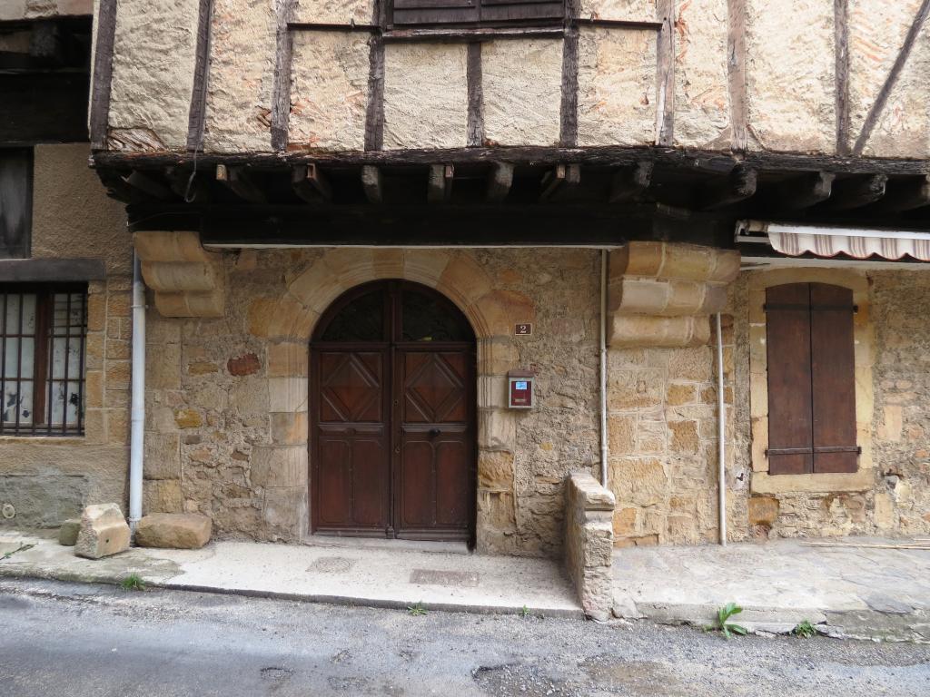 les maisons à console d'encorbellement d'Alet