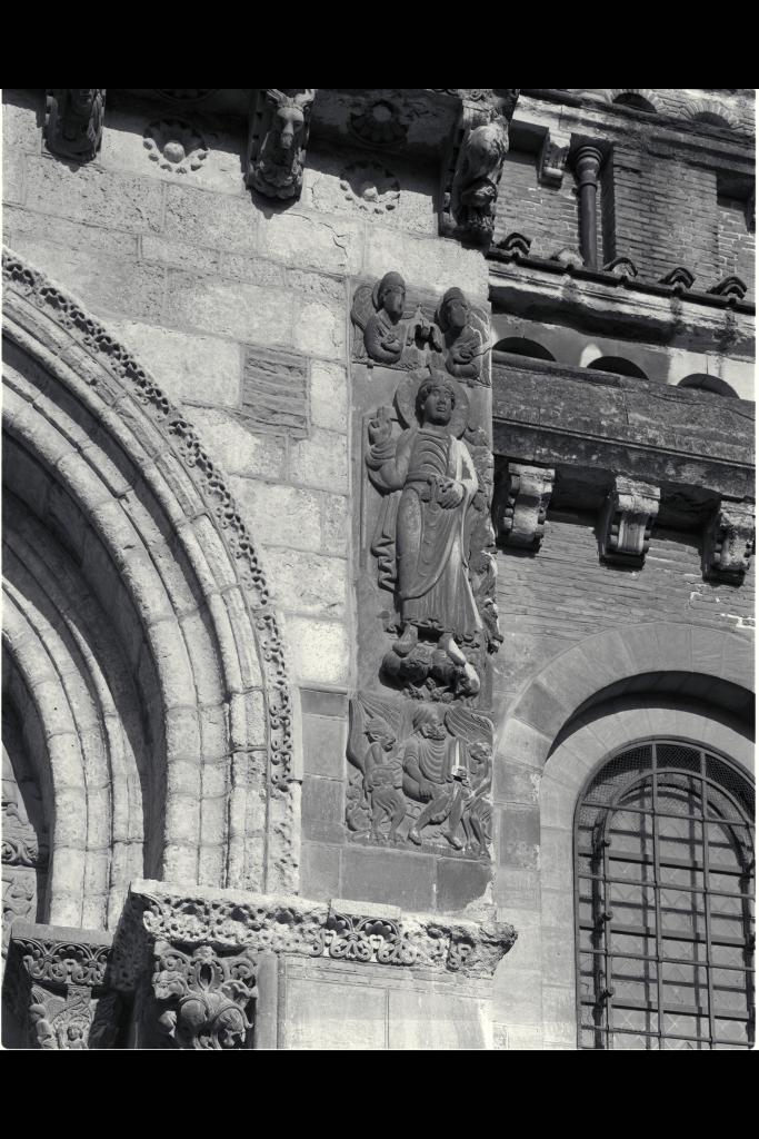 Abbaye de chanoines de saint Augustin, dite basilique Saint-Sernin, actuellement église paroissiale