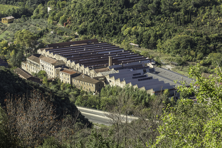 usine textile (usine de drap) Rouaud et Vinas, puis Teisserenc-Visseq, puis Teisserenc-Harlachol, puis usine de bonneterie (usine de bas) Pluto SA, puis DimTex, puis Les Moulinages du Lodévois, actuellement centrale hydroelectrique