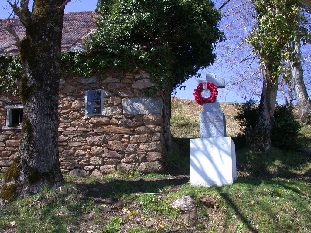 monument (stèle et plaque commémoratives) de la guerre de 1939-1945