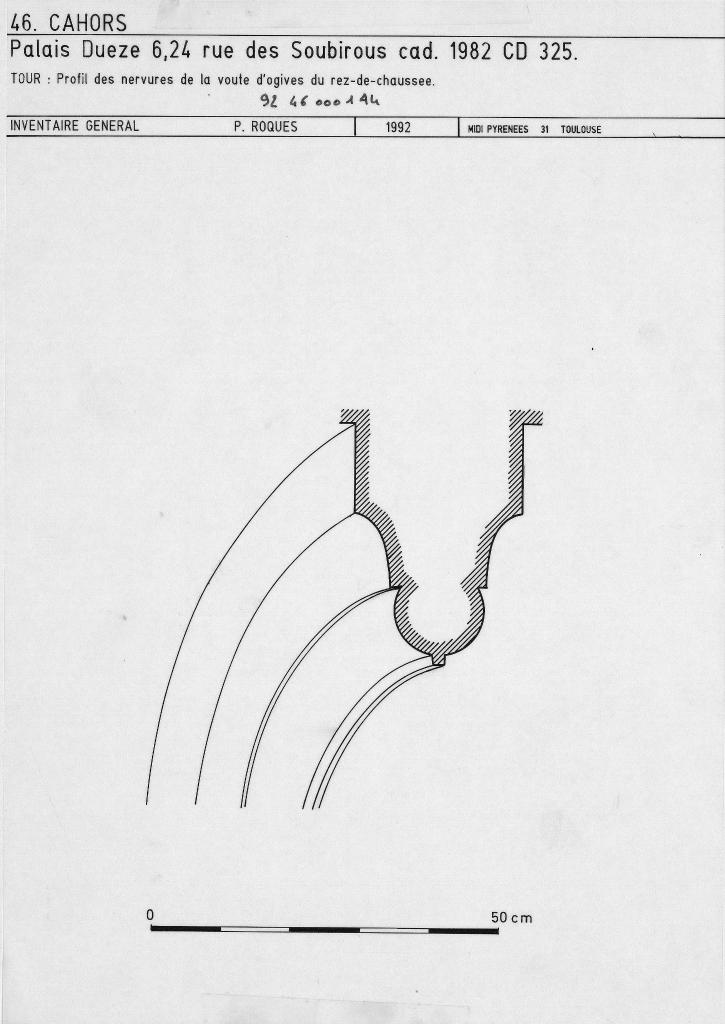 chapiteaux (5), bases (2), de bâtiments romans disparus