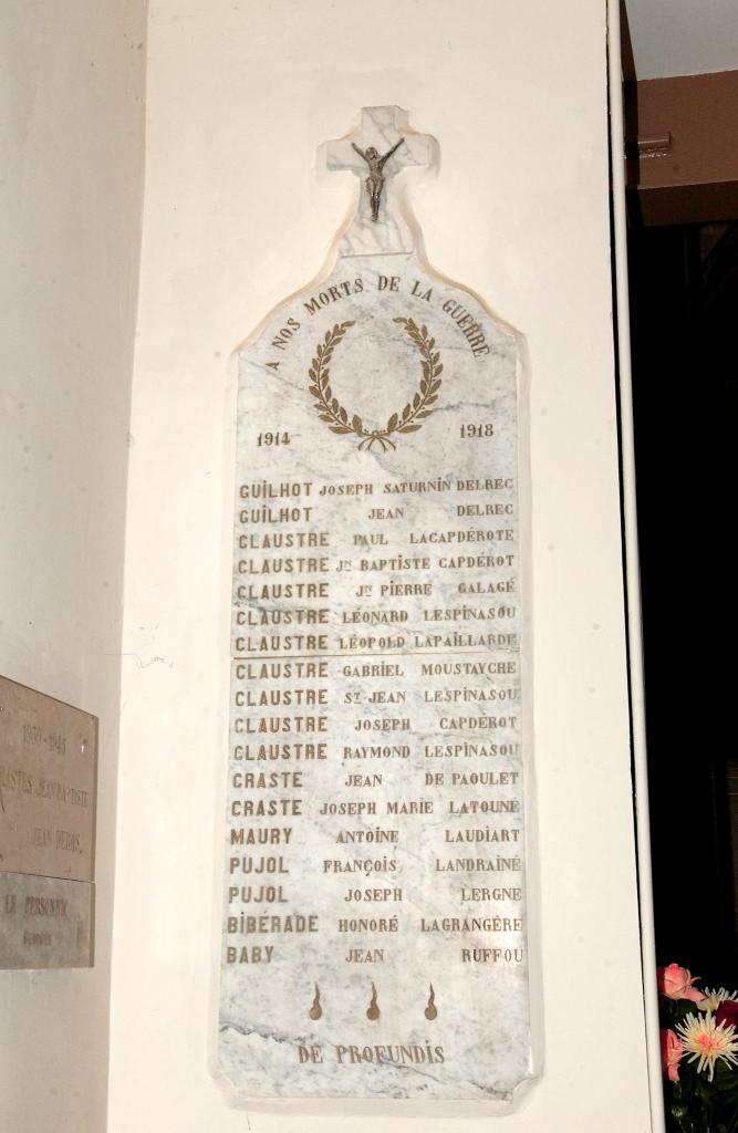 plaques commémoratives de la guerre de 1914-1918 et de la guerre de 1939-1945 et statue de Jeanne d'Arc (petite nature)