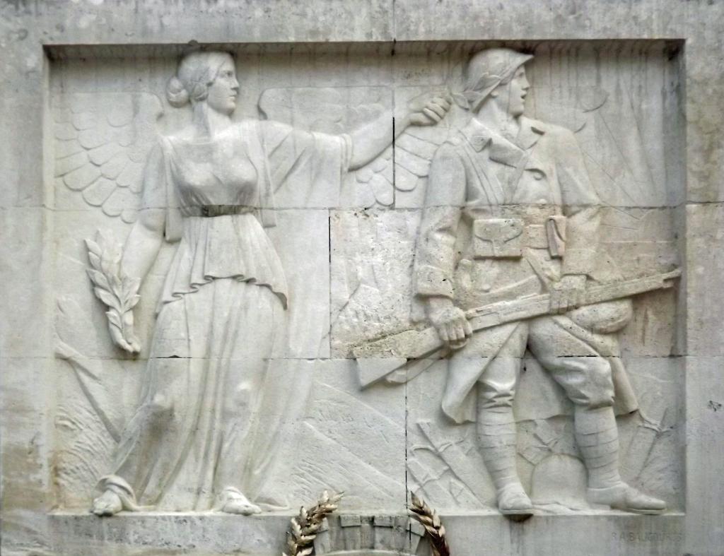 relief du monument aux morts