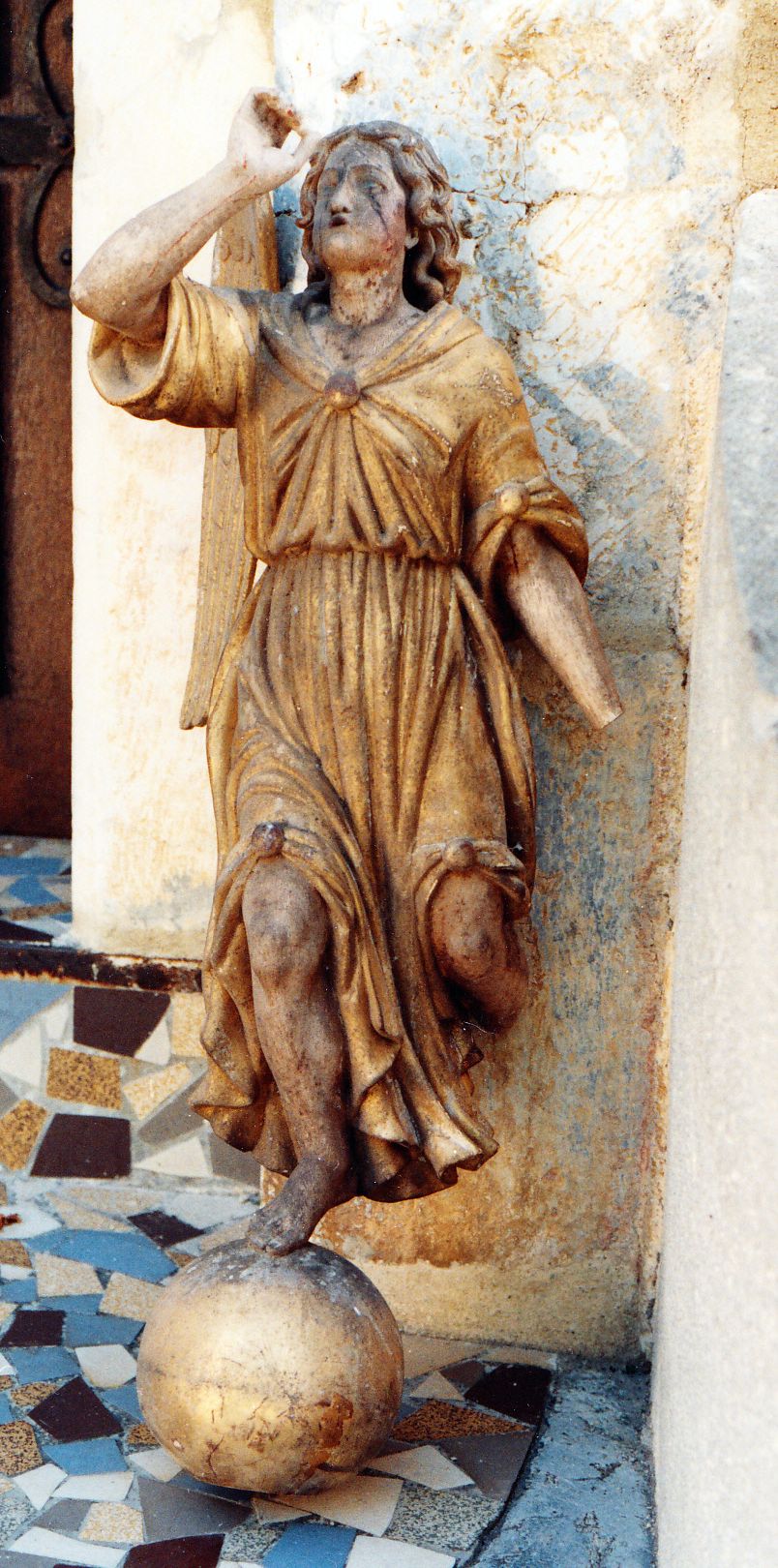 statue d'ange musicien