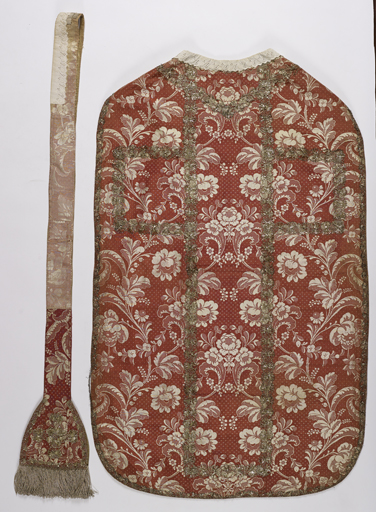 Chasuble rouge avec étole, manipule et bourse de corporal