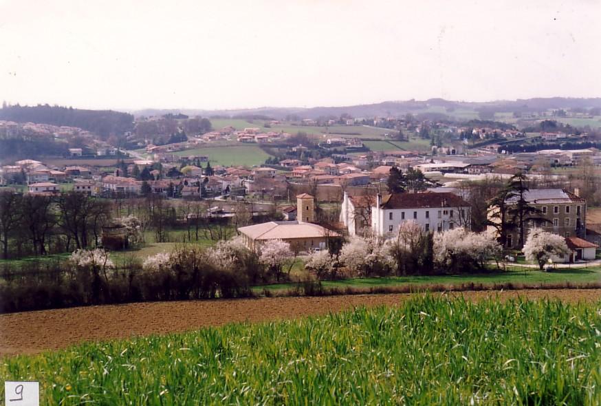 château, puis école des Frères de l'Instruction Chrétienne de Ploërmel, puis école ménagère agricole, aujourd'hui lycée d'enseignement général, technologique et agricole d'Auch Beaulieu-Lavacant