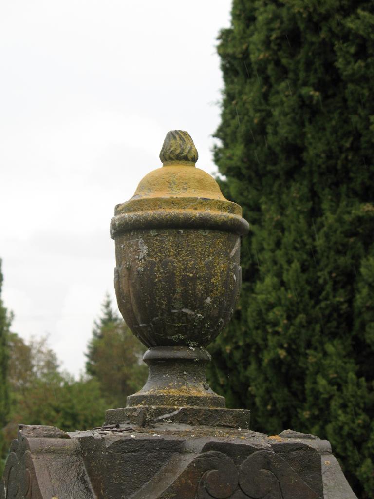 monument aux morts de la guerre de 1914-1919, de la guerre de 1939-1945 et des T. O. E.