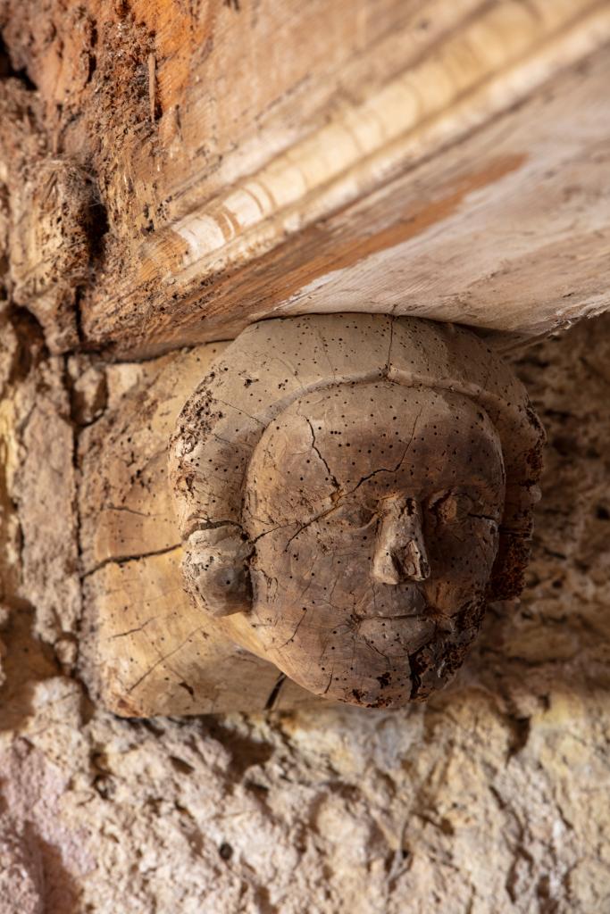 Etage de comble, vue intérieure, corbeau sculpté.