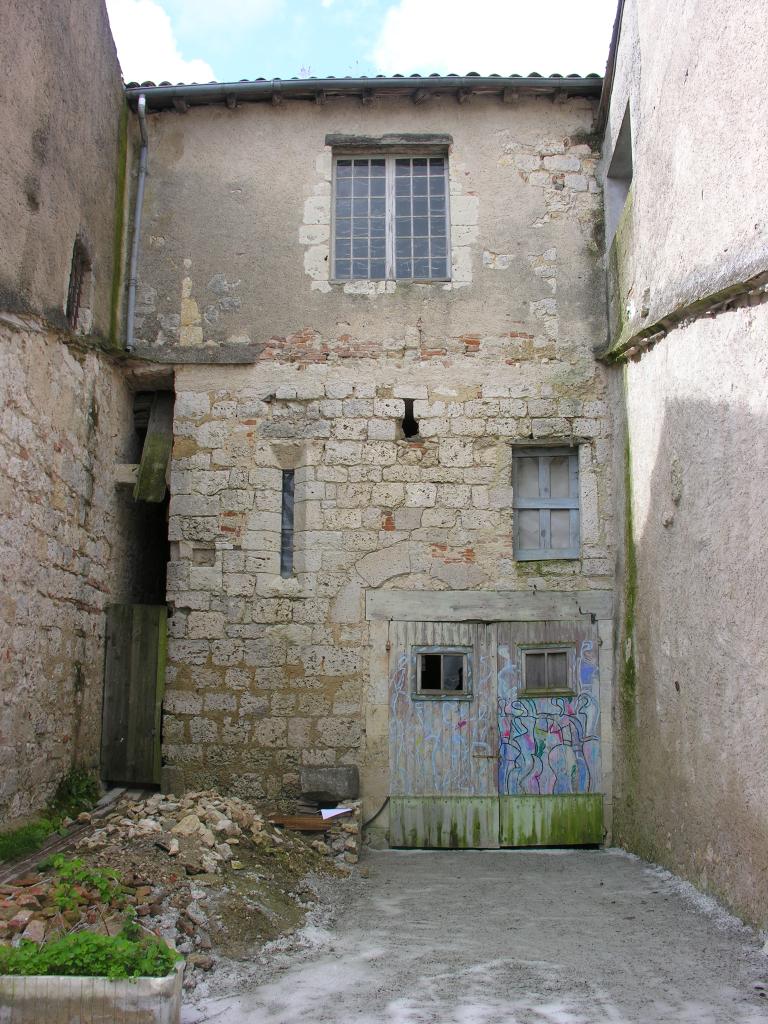 édifice à fonction non identifiée , maison
