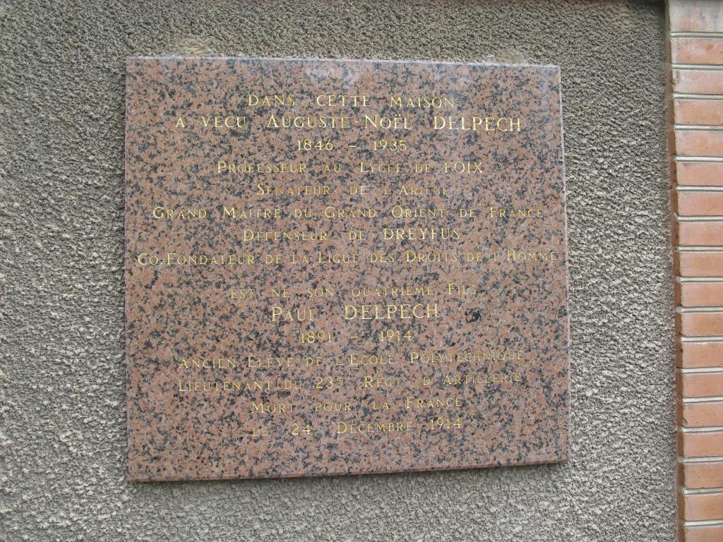 plaque commémorative de la guerre de 1914-1918 dédiée à Paul Delpech