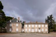 logements des directeurs de la mine et de la verrerie ou maison de direction ;  logement des domestiques ; maison de la famille Solages ou château ; siège de la Communauté de communes du Carmausin ; Musée du verre