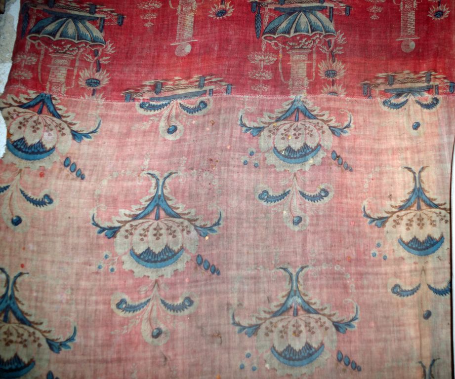 sommaire des textiles de l'église de Laval-Pradel