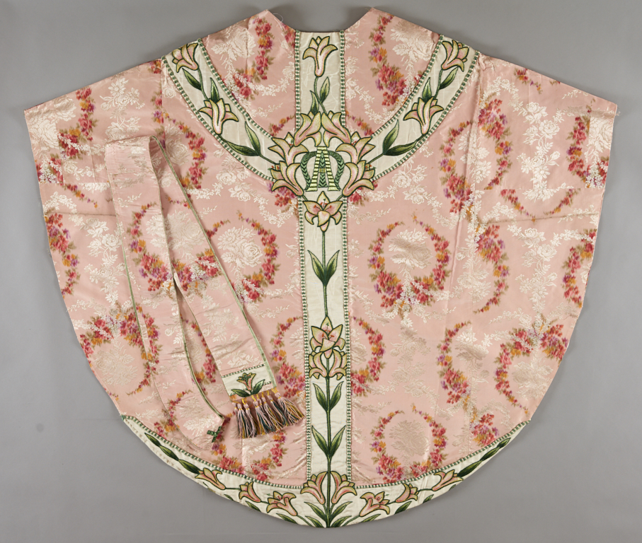 chasuble et étole roses