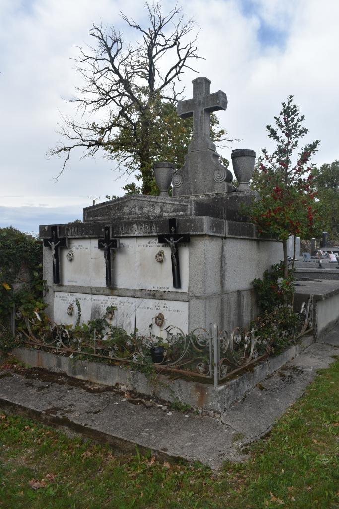 Tombeau de la famille Arnal.